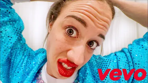 Colleen Ballinger, en uno de sus vídeos de Miranda Sings Colleen Ballinger, en uno de sus vídeos de Miranda Sings