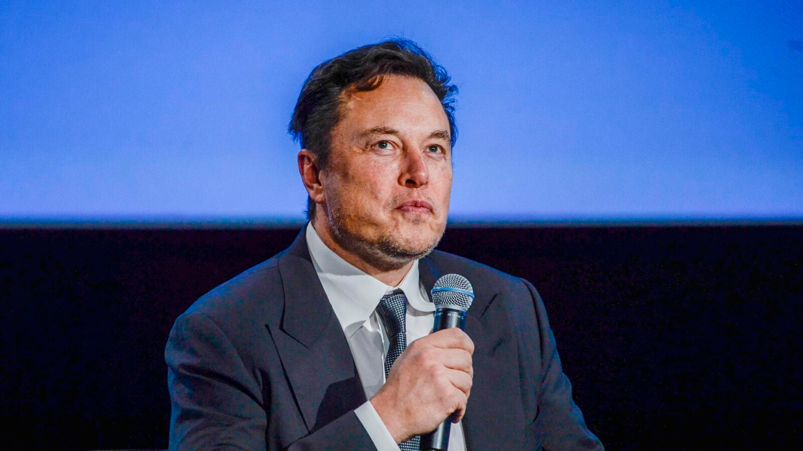 Elon Musk ya no es el hombre más rico del mundo: este es el empresario que le ha desbancado