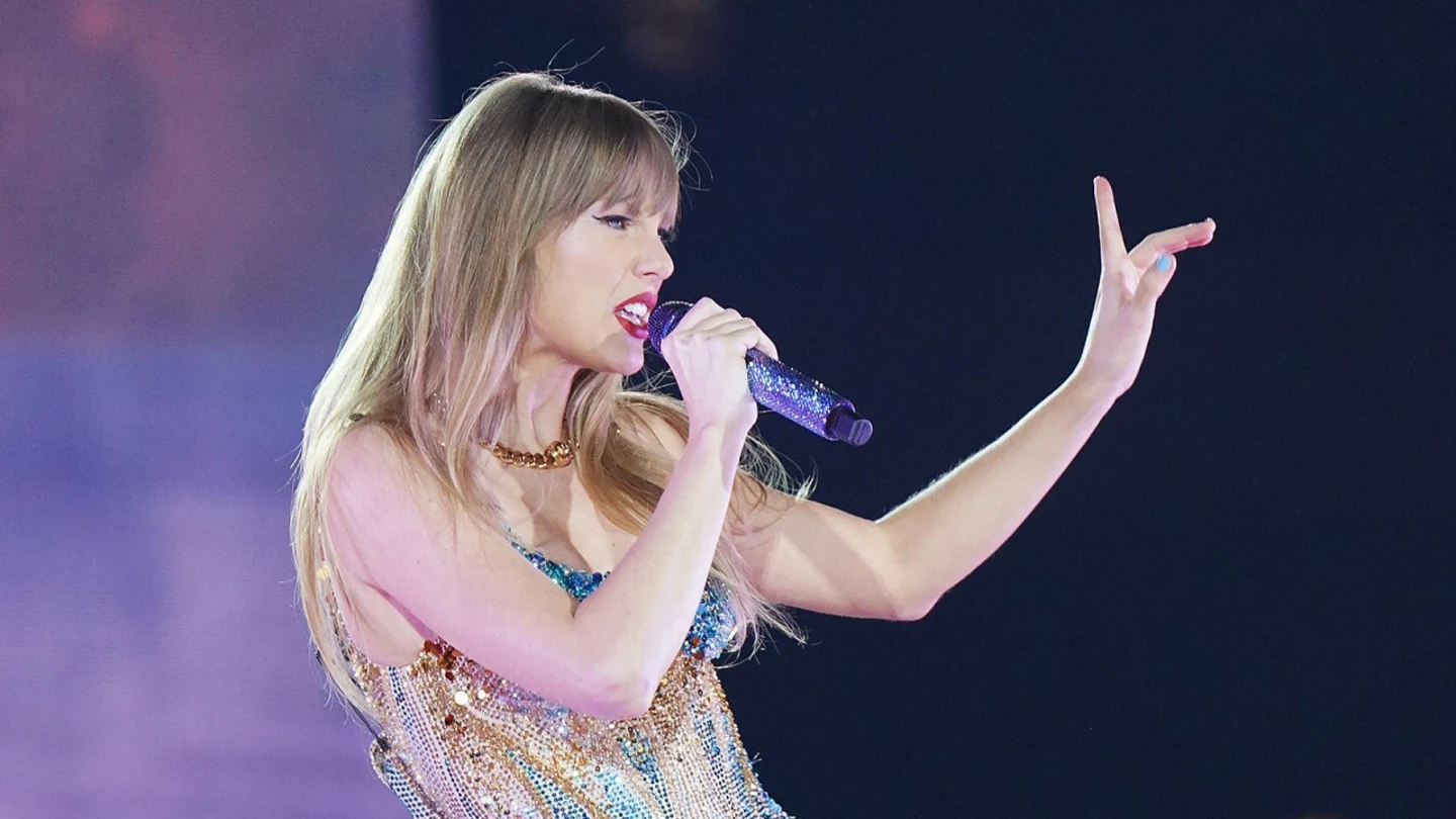 Taylor Swift en The Eras Tour. Taylor Swift en The Eras Tour.