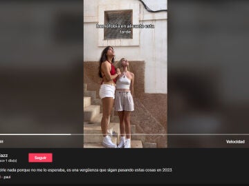 Una vecina homófoba increpa a dos chicas que se estaban haciendo fotos románticas