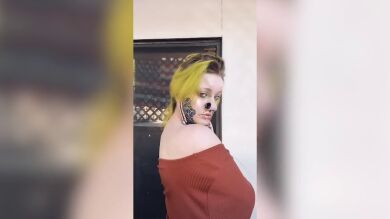 Una persona no binaria se gasta 10.000 euros en modificar su cuerpo