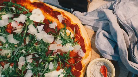 Una pizza casera Una pizza casera