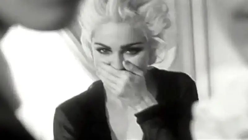 Madonna en el videoclip de &#39;Justify My Love&#39;.