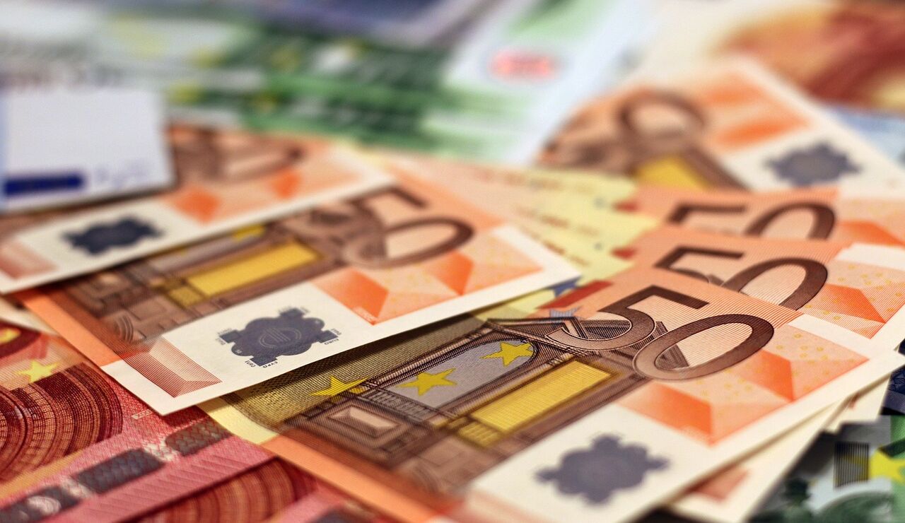 Dinero.