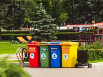 Contenedores de reciclaje.