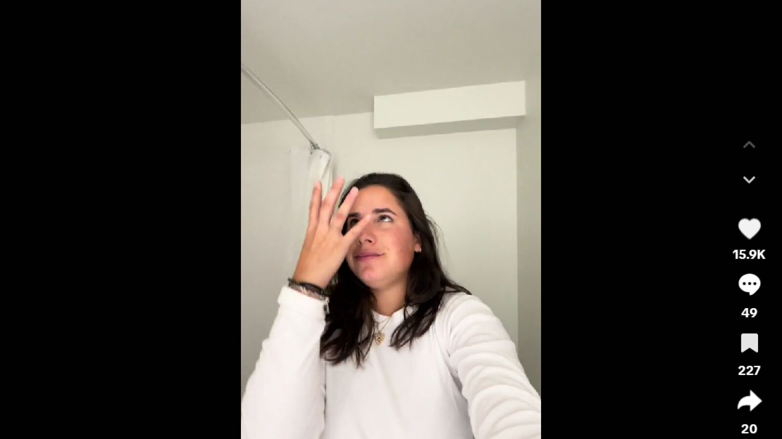  Vuelve del gimnasio y flipa con lo que se encuentra en su baño: 