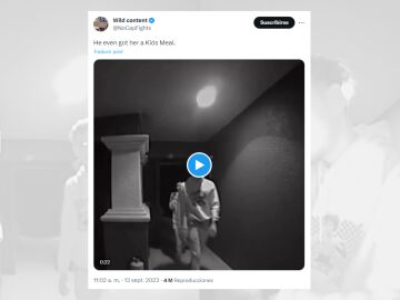 Vídeo viral en el que un chico deja un mensaje a la madre de la chica a la que acompaña a casa.