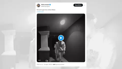 Vídeo viral en el que un chico deja un mensaje a la madre de la chica a la que acompaña a casa. Vídeo viral en el que un chico deja un mensaje a la madre de la chica a la que acompaña a casa.