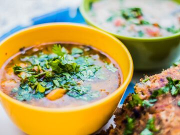 Curry con cilantro.
