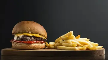 Hamburguesa con patatas. Hamburguesa con patatas.