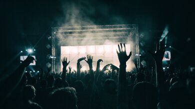 Si te sabes estas diez canciones, eres rey o reina de las verbenas