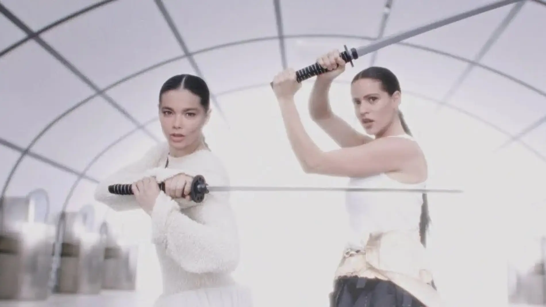 Imagen del videoclip de Oral de Björk y Rosalía