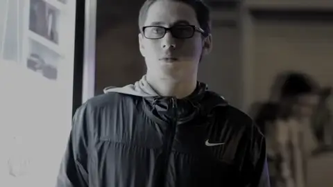 Videoclip 'Maquiavélico' de Canserbero. Videoclip 'Maquiavélico' de Canserbero.