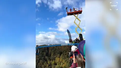 El impactante salto de una amante de la adrenalina desde 270 metros de altura El impactante salto de una amante de la adrenalina desde 270 metros de altura