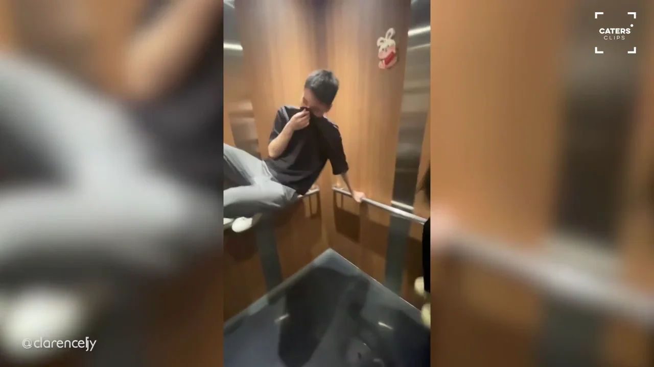 Sale una cucaracha al cerrarse la puerta del ascensor y el desternillante v&iacute;deo revienta TikTok