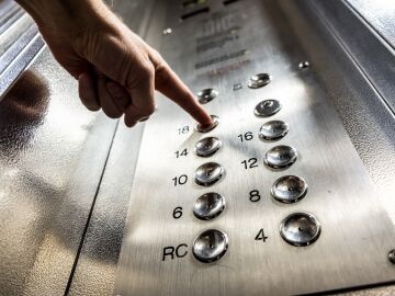 Botones de un ascensor