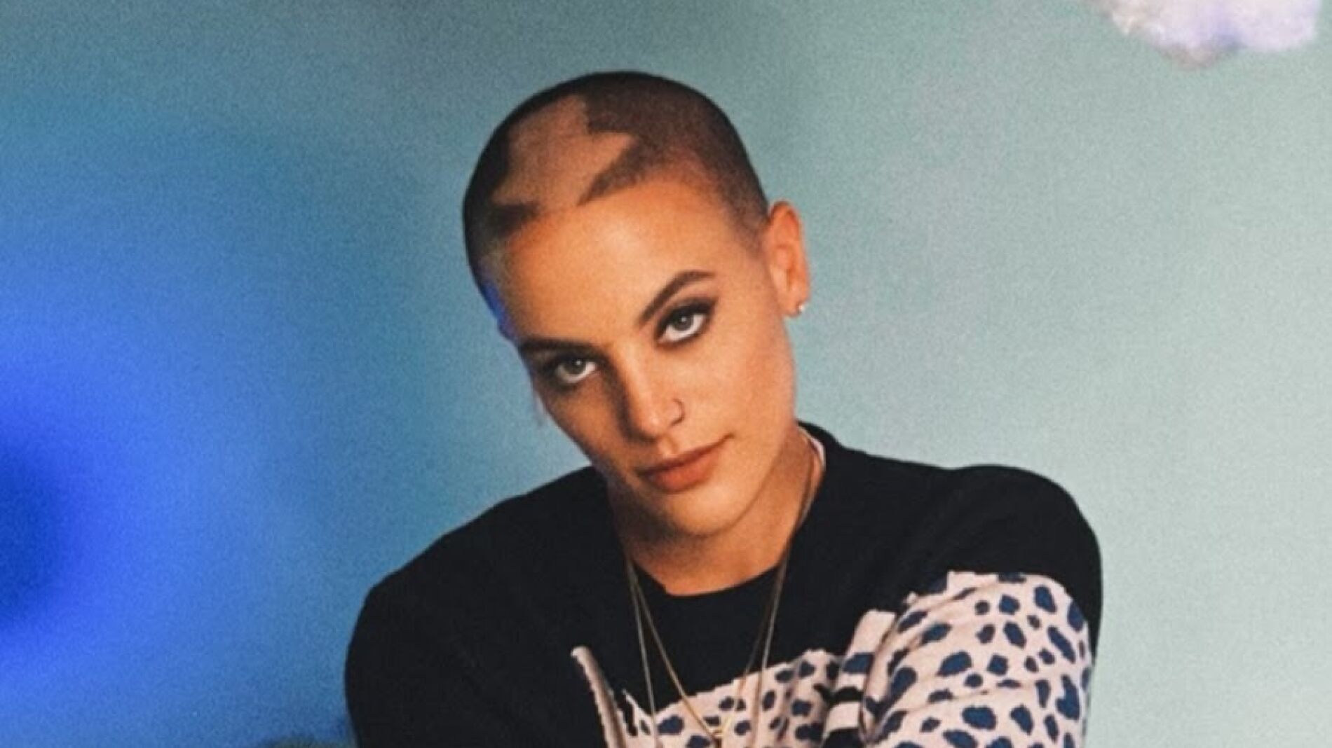 Una joven cantante que se muere de cáncer lanza su última canción y todos los ingresos van a