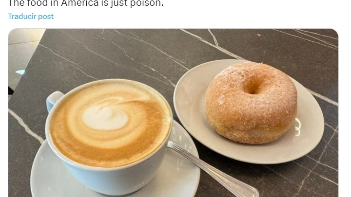 Caf&eacute; y donut desayuno