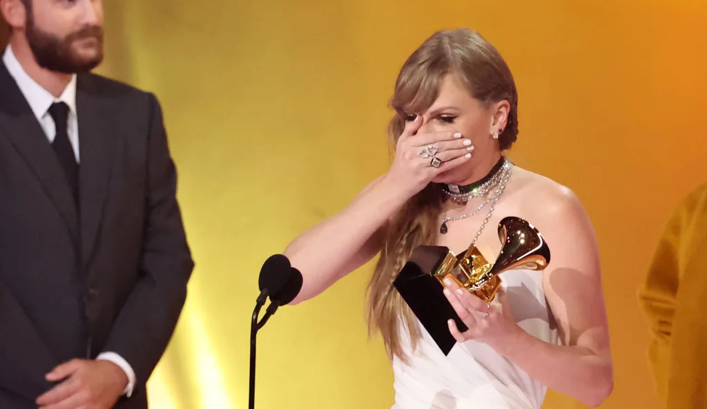 Taylor Swift recogiendo un Premio Grammy