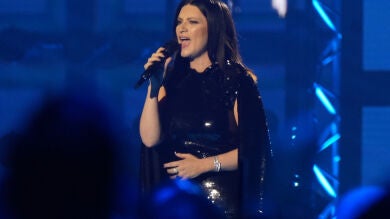 Detenido un hombre tras disparar 17 veces a las puertas de un concierto de Laura Pausini en París