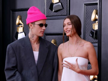 Justin Bieber y Hailey Bieber en los Premios Grammy