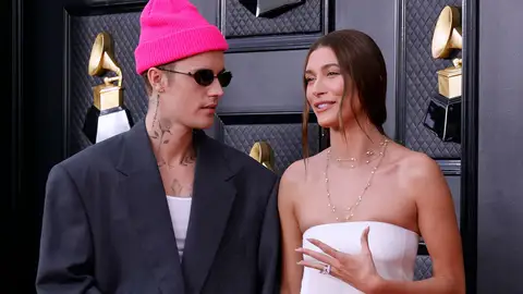 Justin Bieber y Hailey Bieber en los Premios Grammy Justin Bieber y Hailey Bieber en los Premios Grammy