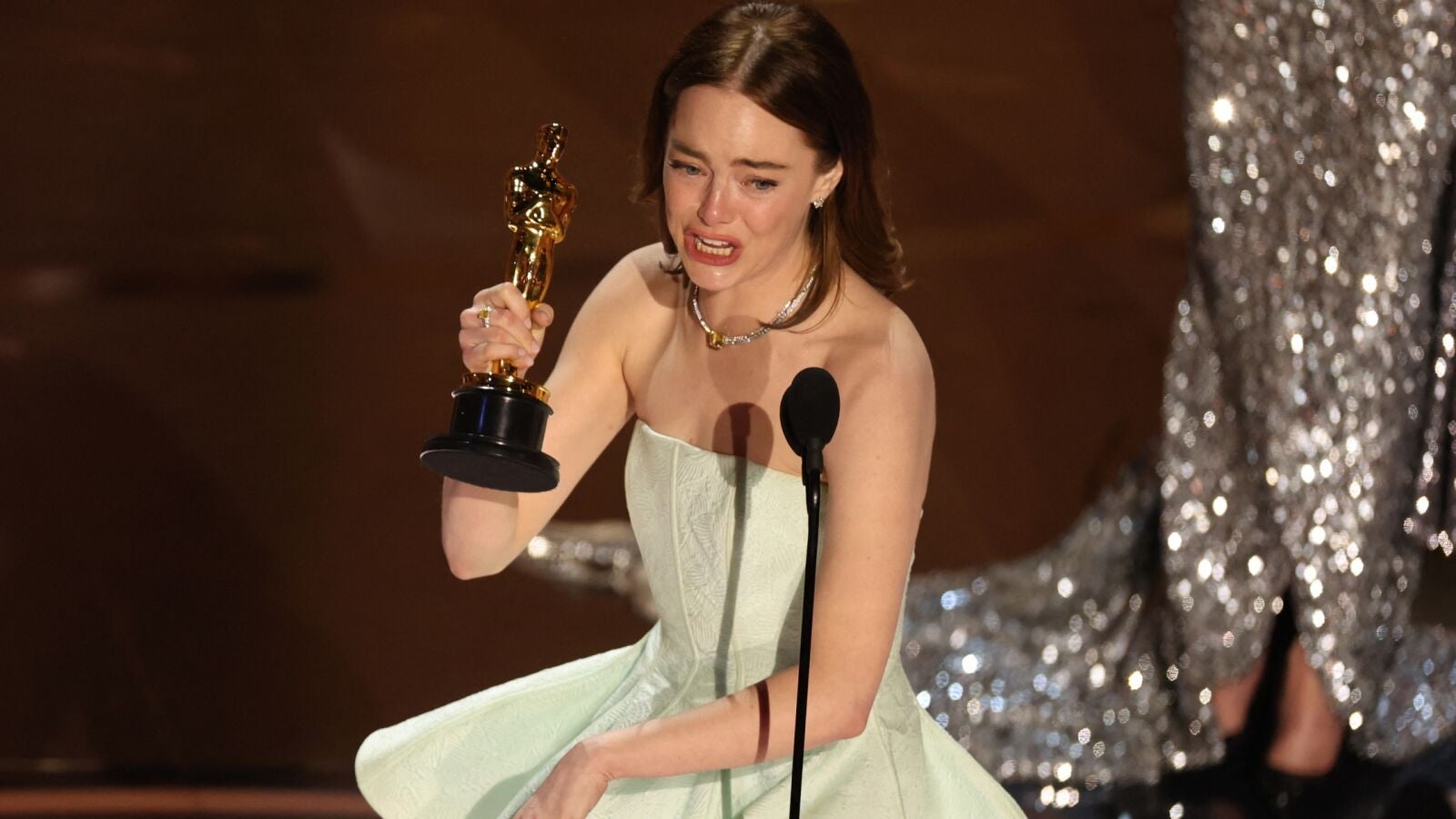 El guiño de Emma Stone a Taylor Swift en su discurso, tras ganar el Oscar, que ha enloquecido a las swifties