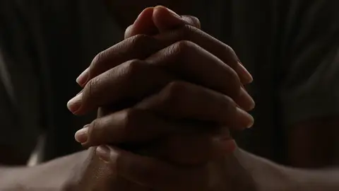 Manos cruzadas Manos cruzadas