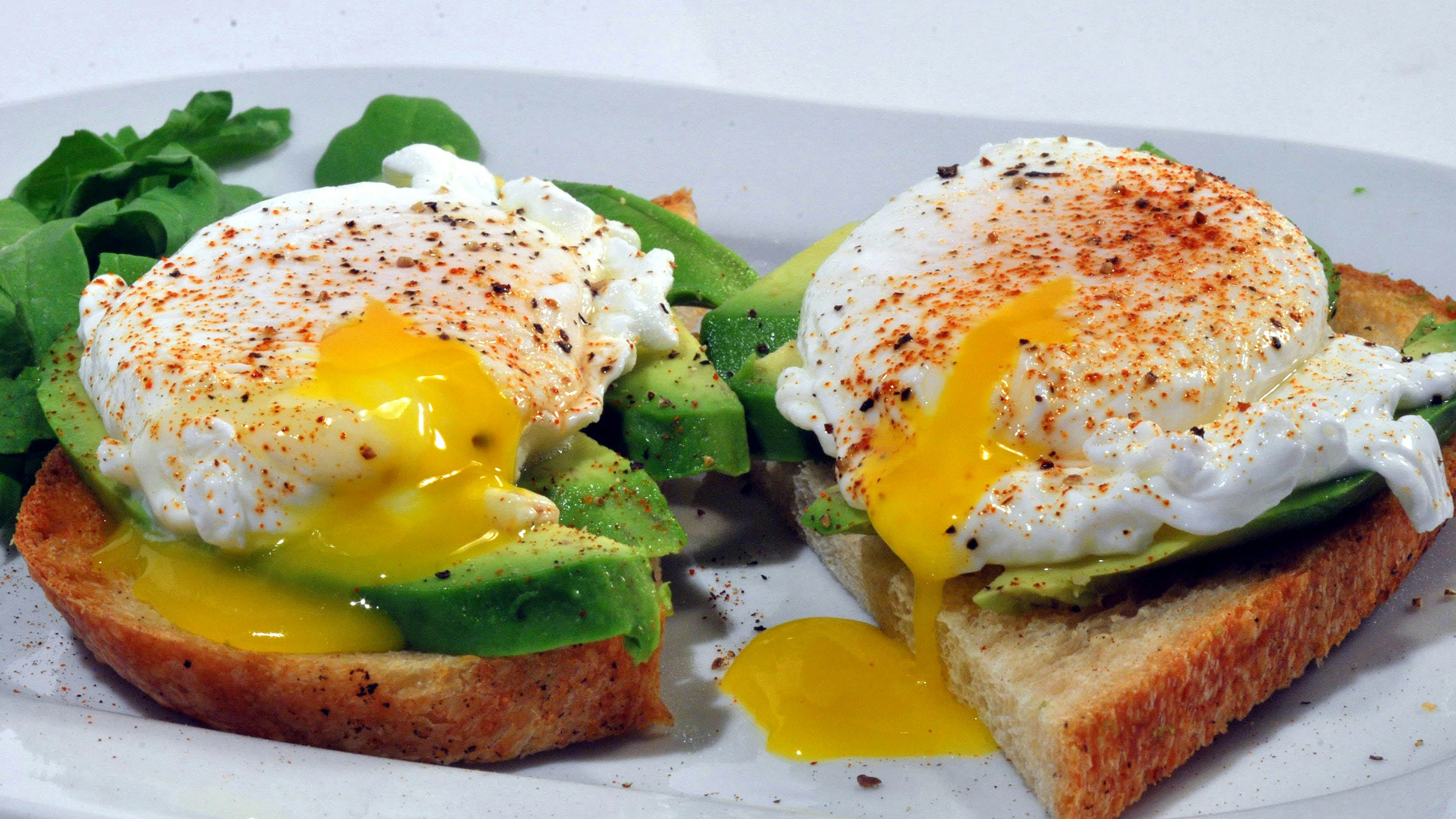 Tostadas de aguacate y huevo