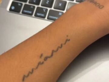 Laura Escanes modifica su emblemático tatuaje