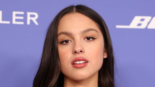 Olivia Rodrigo en la alfombra de Mujeres en la M&uacute;sica de Billboard