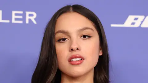 Olivia Rodrigo en la alfombra de Mujeres en la Música de Billboard Olivia Rodrigo en la alfombra de Mujeres en la Música de Billboard