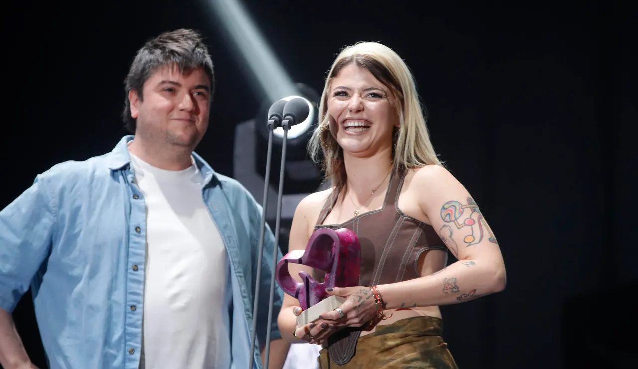 Alba Reche recibe el premio a la mejor grabación electrónica por &quot;Diamante/La Mare&quot;
