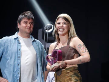 Alba Reche recibe el premio a la mejor grabación electrónica por "Diamante/La Mare"