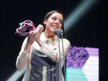 Valeria Castro recibe el galardón al mejor álbum de música de raíz 