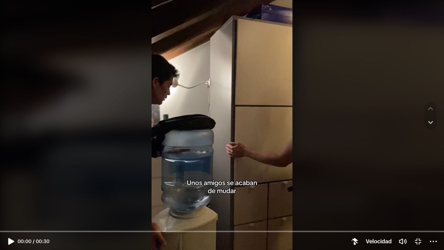 Tiktok puerta secreta detr&aacute;s armario