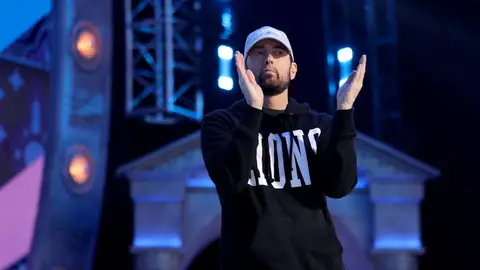 Eminem en un evento de la NFL Eminem en un evento de la NFL