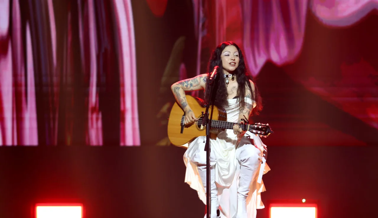 Mon Laferte durante su actuación en los Latin Grammy 2024