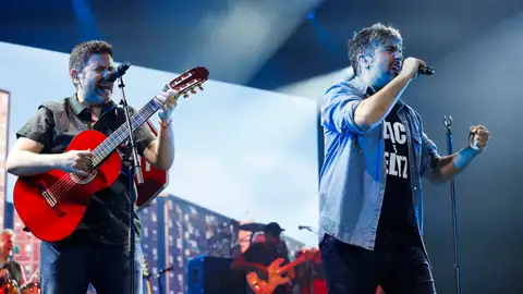 El grupo Estopa durante su concierto en Barakaldo El grupo Estopa durante su concierto en Barakaldo