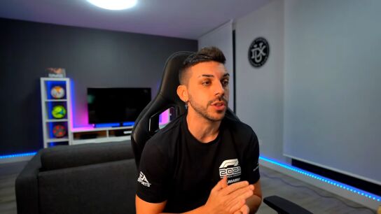 DJMariio en uno de sus streams.