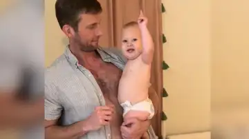 El vídeo de un pequeño bebé diciendo que quiere ir a un hotel