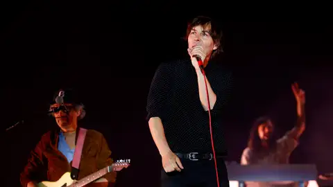 Los franceses Phoenix durante su actuación en la jornada inaugural y gratuita del Primavera Sound Los franceses Phoenix durante su actuación en la jornada inaugural y gratuita del Primavera Sound