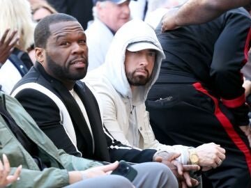 Eminem junto a 50 Cent en la ceremonia de la estrella en Hollywood para Dr. Dre