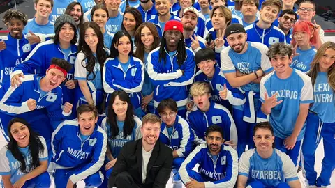 MrBeast con todos los participantes MrBeast con todos los participantes