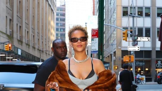 Rihanna con su pelo al natural