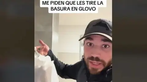 Un repartidor de Glovo denuncia en TikTok que una clienta le ha pedido que le tire la basura Un repartidor de Glovo denuncia en TikTok que una clienta le ha pedido que le tire la basura