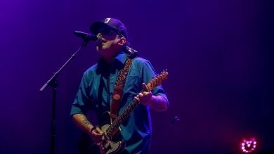 La mejor versión de Calamaro inunda de clásicos el Río Babel