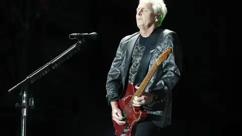 Mike McCready durante el concierto Mike McCready durante el concierto