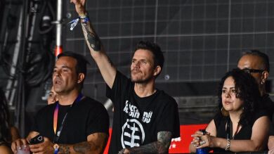 Dani Martín, visiblemente cambiado, reaparece en el Mad Cool para disfrutar de uno de sus grupos favoritos