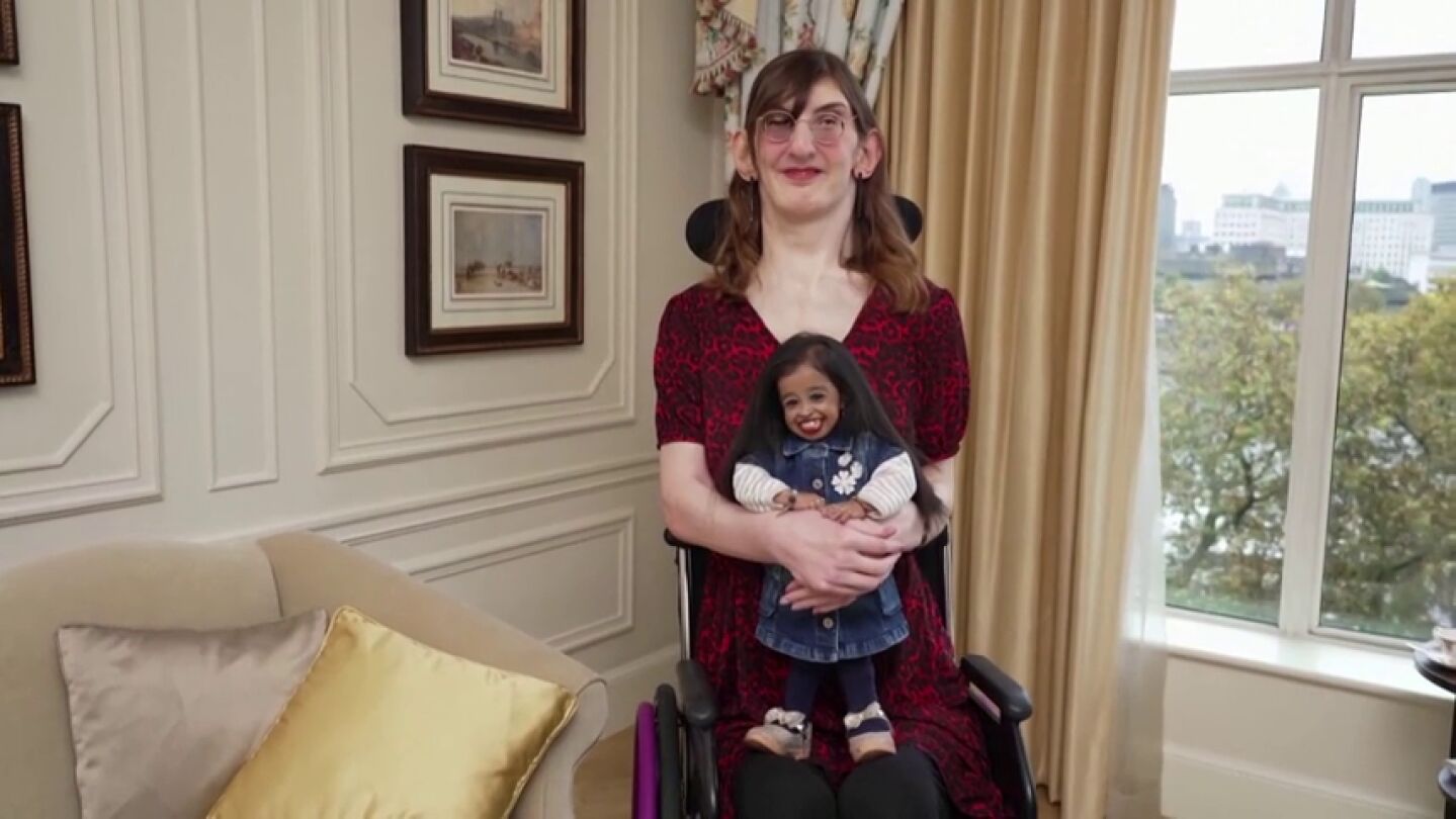 Guinness World Records junta a la mujer m&aacute;s alta y la m&aacute;s baja del mundo